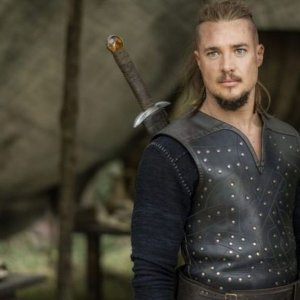 The Last Kingdom: Alexander Dreymon in una scena