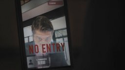E Noi Come Stronzi Rimanemmo A Guardare - Clip No Entry