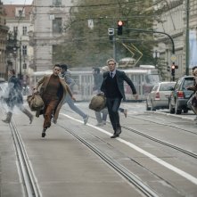 Army of Thieves: Matthias Schweighöfer, Nathalie Emmanuel in una scena d'azione