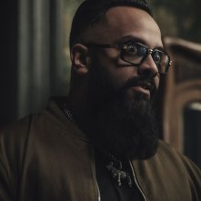 Army of Thieves: Guz Khan in una scena