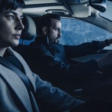 Army of Thieves: Noemie Nakai, Jonathan Cohen in una scena