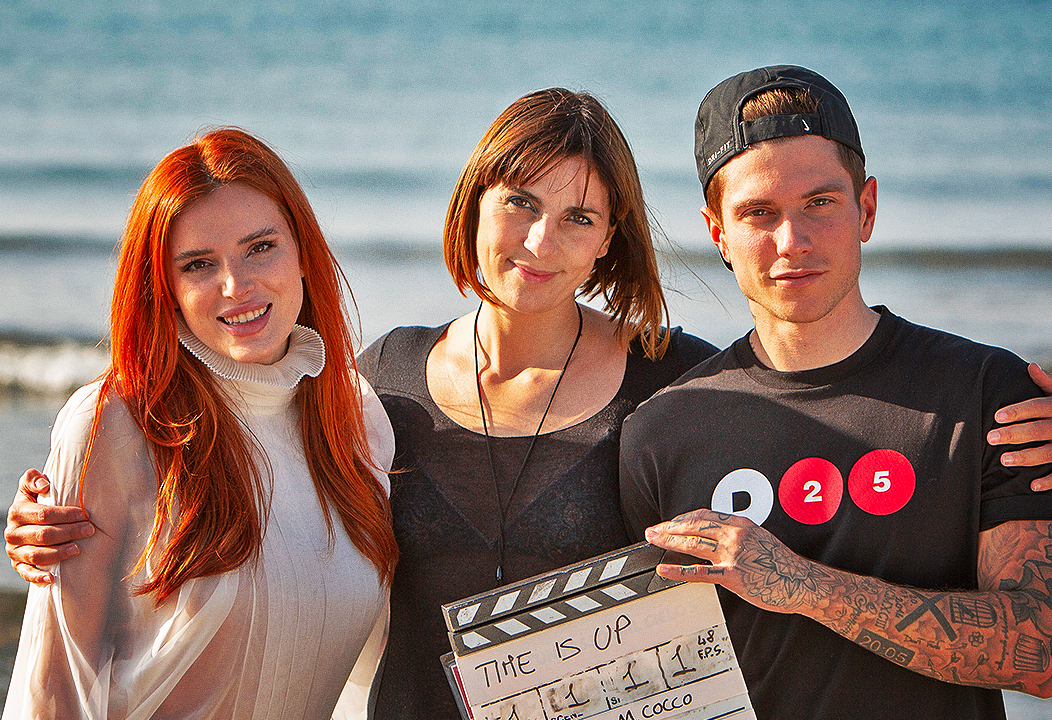 Time is up, intervista a Benjamin Mascolo, Bella Thorne ed Elisa