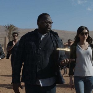 Eternals: Richard Madden, Gemma Chan, Brian Tyree Henry, Lia McHugh in una scena del film