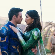 Eternals: Richard Madden e Gemma Chan in un momento intimo