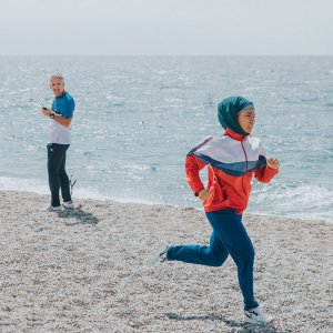 L'afide e la formica: Beppe Fiorello e Cristina Parku in una scena del film