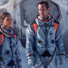 Moonfall: Halle Berry e Patrick Wilson in una foto del film