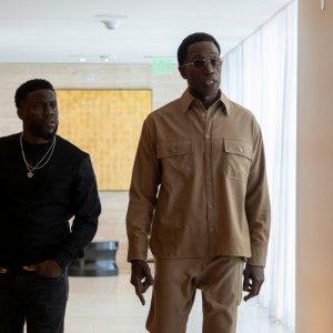 True Story: Kevin Hart e Wesley Snipes in una scena della serie Netflix