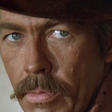Giù la testa: James Coburn in un primissimo piano