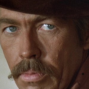 Giù la testa: James Coburn in un primissimo piano