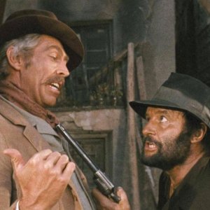 Giù la testa: James Coburn, Rod Steiger in una scena del film