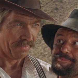 Giù la testa: James Coburn, Rod Steiger in una scena del film