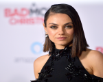 Ashton Kutcher, Mila Kunis svela: 'Per interpretare Steve Jobs si è fatto venire la pancreatite'