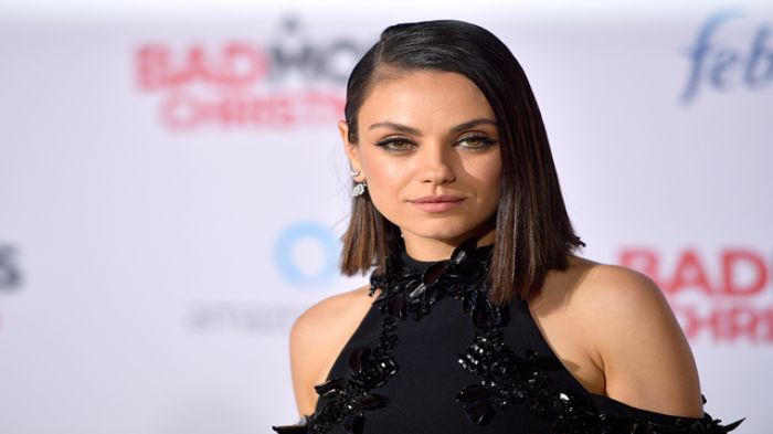 Ashton Kutcher, Mila Kunis svela: "Per interpretare Steve Jobs si è fatto venire la pancreatite"