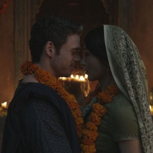 Eternals: Richard Madden, Gemma Chan in un'immagine
