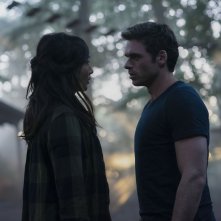 Eternals: Gemma Chan e Richard Madden in una scena