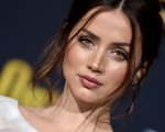 Ana De Armas in accappatoio: la foto seduce Instagram