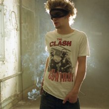 Moments Like This Never Last: un'immagine di Dash Snow bendato