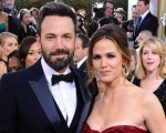 Jennifer Lopez, Ben Affleck e Jennifer Garner: dolcetto e scherzetto 'allargato' ad Halloween 2021 (FOTO)