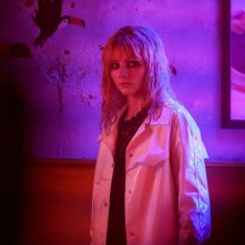 Ultima notte a Soho: un primo piano di una terrorizzata Thomasin McKenzie