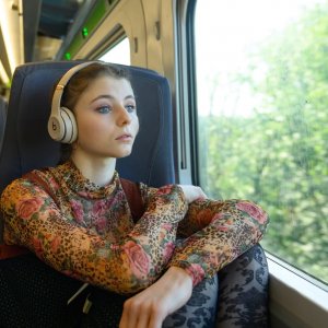 Ultima notte a Soho: Thomasin McKenzie in un momento del film