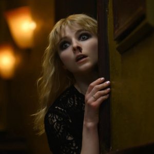 Ultima notte a Soho: Thomasin McKenzie in una sequenza