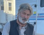 Rust: Alec Baldwin ricondivide un post della costumista che difende la sicurezza sul set