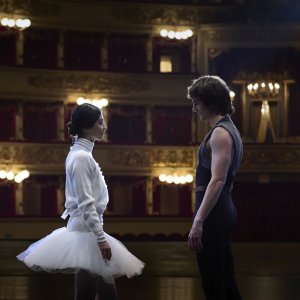 Carla: Alessandra Mastronardi con Léo Dussollier in  in una scena del film