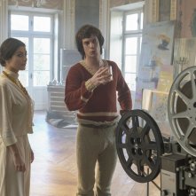 Carla: Alessandra Mastronardi insieme a Léo Dussollier in una scena del film