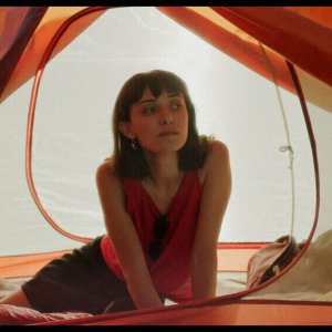 Friends And Strangers: una scena del film