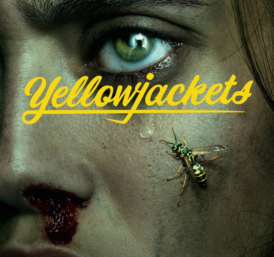 Yellowjackets 2: le nuove immagini della serie ci anticipano la Van adulta di Lauren Ambrose