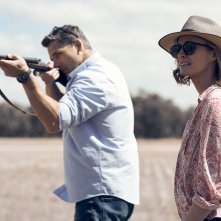 Chi è senza peccato - The Dry: Eric Bana e Genevieve O'Reilly in una scena