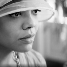 Due donne - Passing: Tessa Thompson in un primo piano