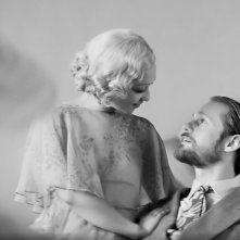 Due donne - Passing: Ruth Negga e Alexander Skarsgard in una scena