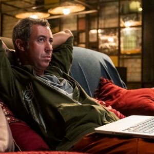 Per tutta la vita: Paolo Kessisoglu durante una scena del film