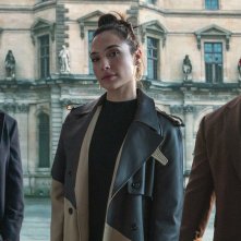 Red Notice: Gal Gadot, Ryan Reynolds e Dwayne Johnson in una sequenza