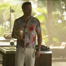 Red Notice: Ryan Reynolds in una scena del film