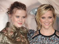Reese Witherspoon, sua figlia è 'frustrata' dalla somiglianza con l'attrice