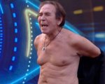 Grande Fratello Vip 6, Giucas Casella si spoglia dopo il video di Orietta Berti: “sono un figo'