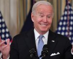 Joe Biden, il peto al Cop26 travolge Twitter: i titoli dei film a tema sono esilaranti