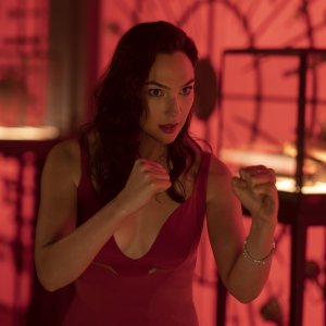 Red Notice: Gal Gadot in una scena d'azione
