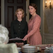 The First Lady: Cailee Spaeny (Anna Roosevelt) con Gillian Anderson (Eleanor Roosevelt)