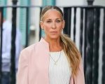 Sarah Jessica Parker sfida gli haters: 'Ho le rughe e i capelli grigi. Cosa devo fare? Scomparire?'