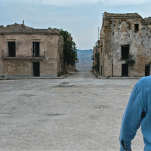 La legge del terremoto: un'immagine del documentario