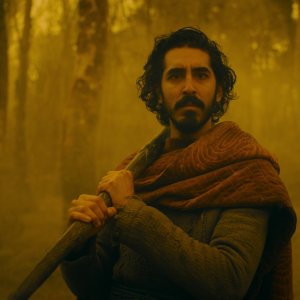 Sir Gawain e il Cavaliere Verde: Dev Patel in una scena del film