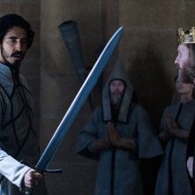 Sir Gawain e il Cavaliere Verde: Dev Patel e Sean Harris in una scena del film