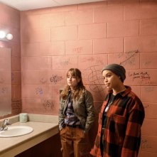 Dopesick - Dichiarazione Di Dipendenza: Kaitlyn dever e cleopatria Coleman in una scena