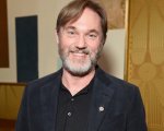 La casa nella prateria: Richard Thomas e il resto del cast nella prima foto del reboot
