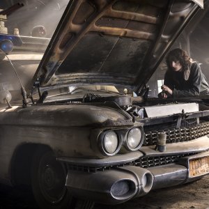 Ghostbusters: Legacy, Finn Wolfhard ripara la Ecto-1