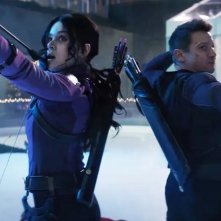 Hawkeye: Jeremy Renner e Hailee Steinfeld in una scena