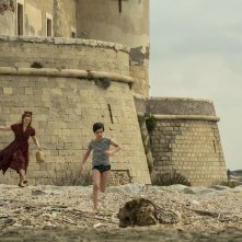 Promises: Cara Theobold in una scena del film